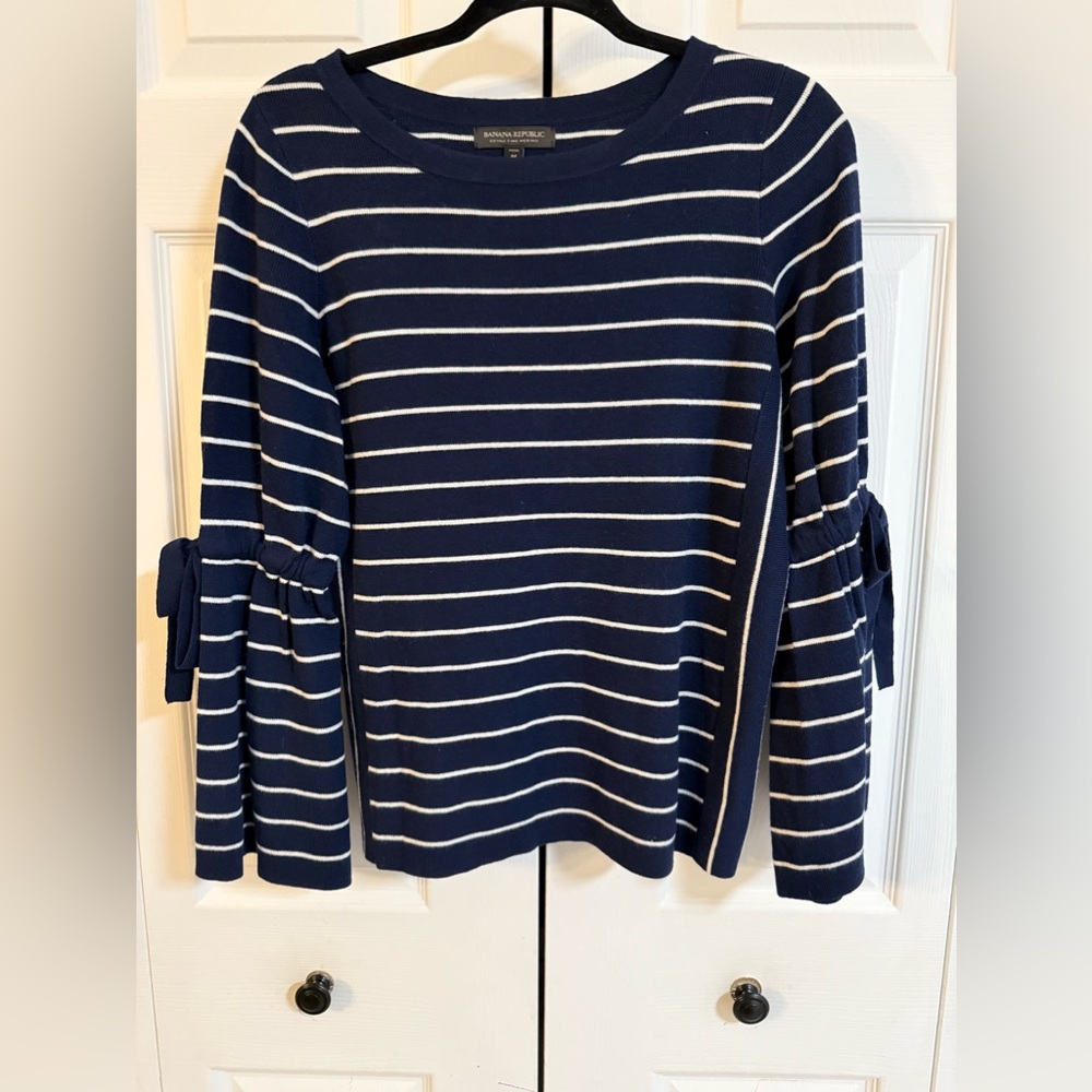 Banana Republic merino wool sweater size M